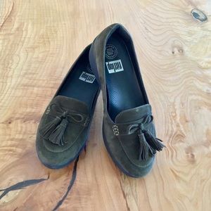 fitflop Tassel-Bow Suede Loafers, moss green